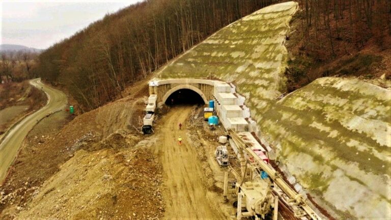 Tunel de cale ferată construit în România prin care trenurile vor circula cu 160…